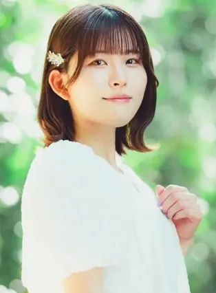 石見 舞菜香の写真