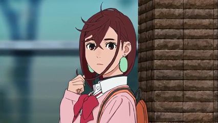 Anime Dandadan episode 5: Momo Ayase menunggu Okarun di depan pintu gerbang sekolah